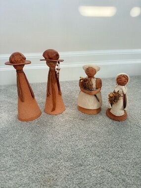 Handcrafted Terracotta Figurine Set - Rustic Brown & Cream Home Accents